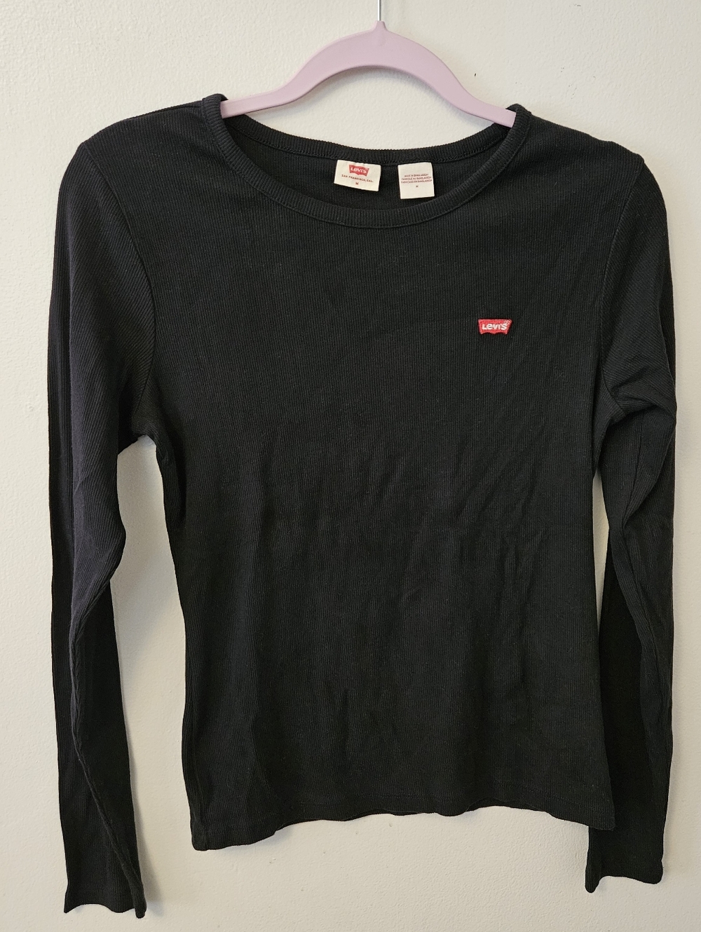 Levi's NWOT Black Long Sleeve Ribbed Tee - Red Logo